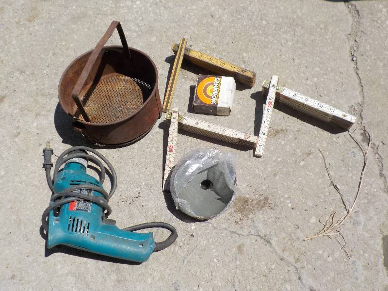 lot 4762 image: electric drill and misc tools