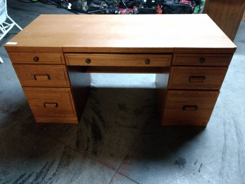 lot 638 image: Wooden Desk