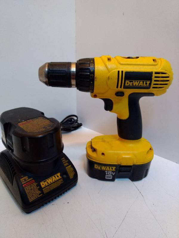 lot 644 image: DeWalt DC759 Drill Driver 2 batteries and charger