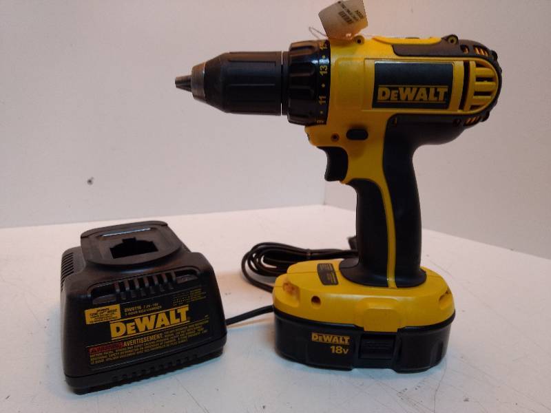 lot 645 image: DeWalt 18V Drill Driver w charger