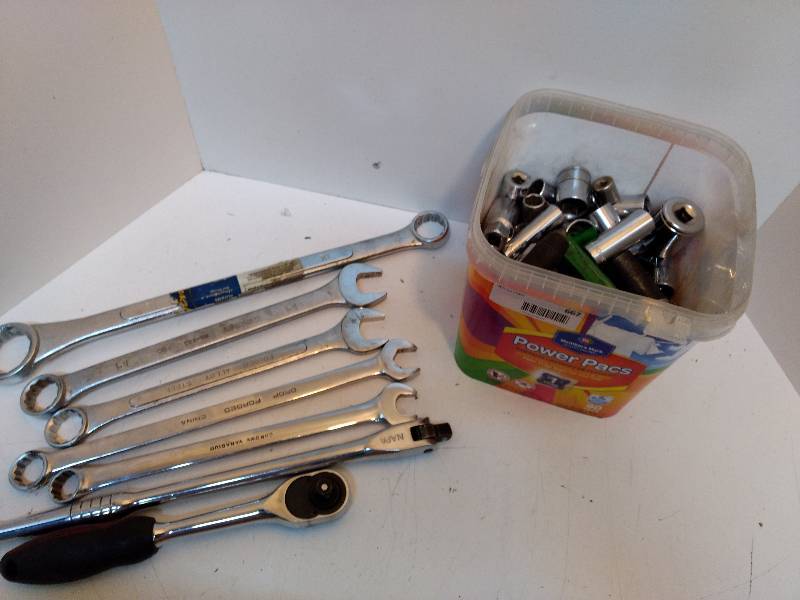 lot 667 image: Sockets and wrenches