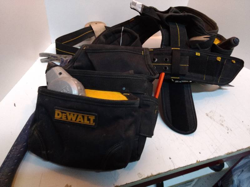 lot 668 image: DeWalt Toolbelt with tools