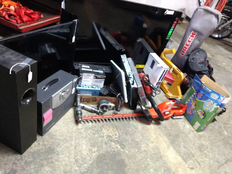 lot 685 image: Lot of Broken Items