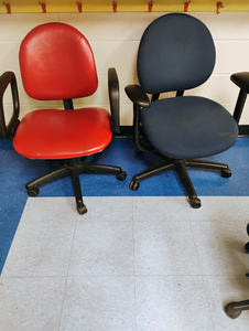 lot 1201 image: Office Task Chairs - Red and Navy Blue with Arms