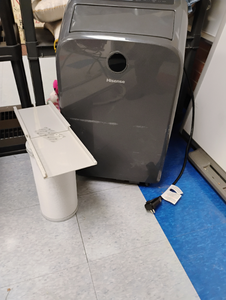lot 913 image: Hisense Portable Air Conditioner with Window Kit