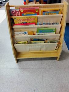 lot 926 image: Childrens Book Display Rack with Canvas Pockets