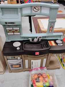 lot 928 image: Little Tikes kitchen 38 x 34 x 11 in with accessories