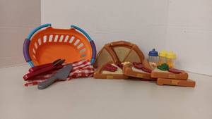 lot 1004 image: Dramatic Play Pizza Set