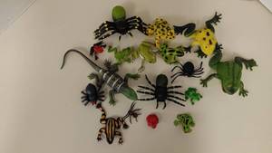 lot 1006 image: Rubber Reptiles (Spiders, Frogs, Lizard)