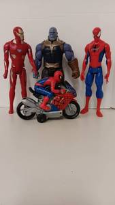 lot 1020 image: 4 Superhero Figures