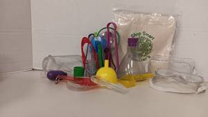 lot 1027 image: Plastic Top Science Disect Set