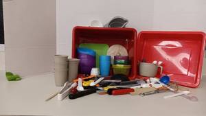 lot 1045 image: Kitchen Cooking Set