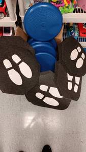 lot 1049 image: 5 Sit Upons & 12 Foot Steps