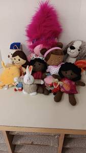 lot 1054 image: 12 Different Stuffed Dolls & Animals
