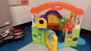 lot 1056 image: Littletikes Garden Play Set ( Missing Pieces)