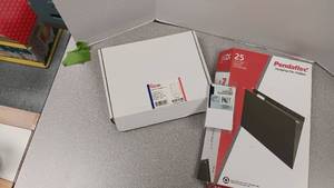 lot 1082 image: Sheets Business Cards & Pendaflex Hanging File Folders wlables