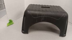 lot 1204 image: Plastic Step Stool