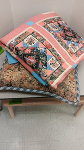 lot 1210 image: 26x26 Pillow &amp 94x144 Quilt