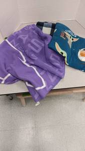 lot 1211 image: 3 Throw Blankets