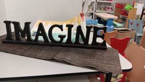 lot 1220 image: Table Runner, Wood Imagine Sign, Aldi Foid Bag