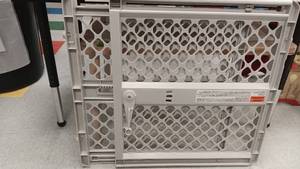 lot 1236 image: Baby Gate