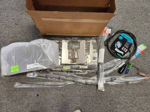 lot 19814 image: FLH 9-inch Spoiler Windshield Kit MEP8591 Smoke with Kryptonite Cable