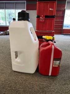 lot 19827 image: LC 5-Gallon Water Container and No-Spill 2.5 Gallon Gas Can Set