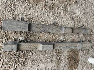 lot 21837 image: (2) Running Boards