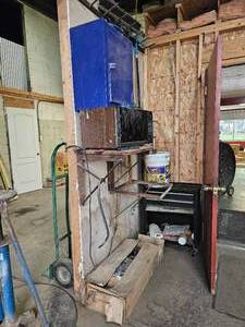 lot 21845 image: Assorted Lot Of Microwave, Rolling Tool Box and more