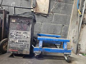 lot 21846 image: Schumacher Battery Charger 225402 Amp with Rolling Mechanics Seat - Retail $275