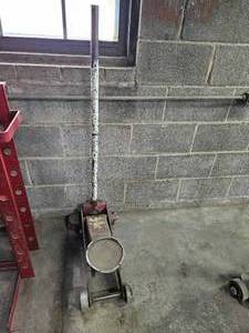 lot 21848 image: Floor Jack with Stand