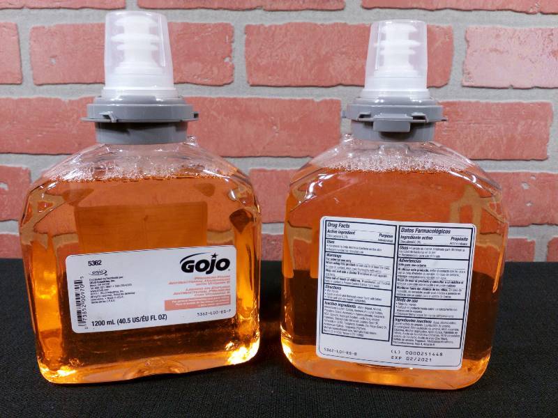 lot 3 image: Gojo 5362 Premium Foam Antibacterial Handwash With Vitamin E Refills
