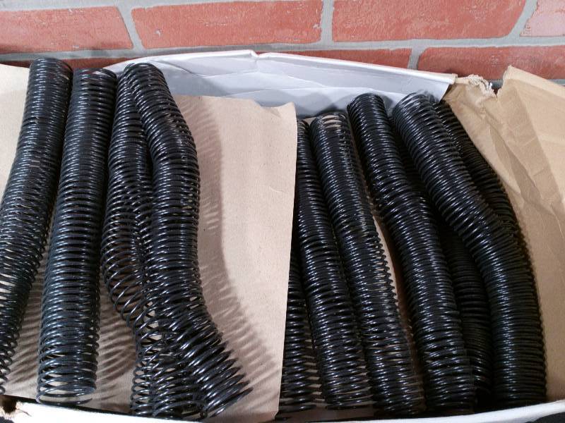 lot 8 image: 334130 Plastic Coil Binding Combs 30mm