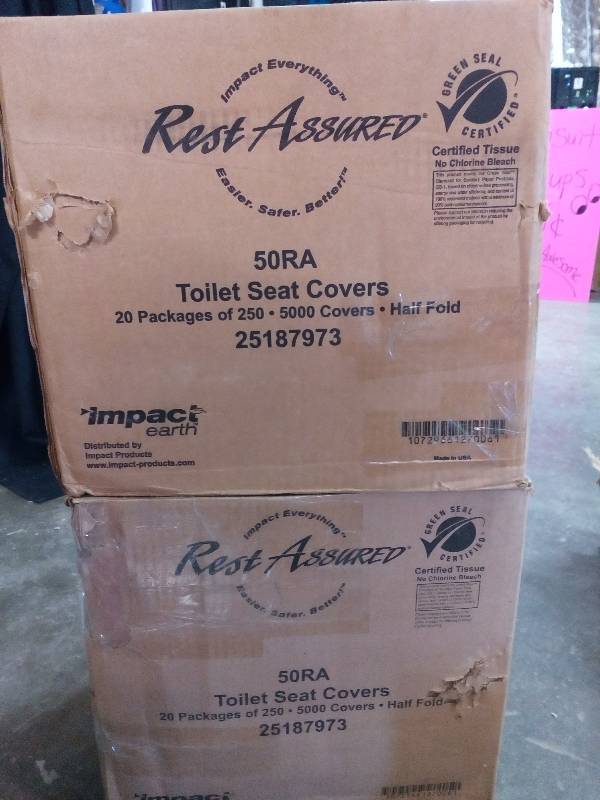 lot 19 image: Rest Assured 50RA Half Fold Paper Toilet Seat Covers