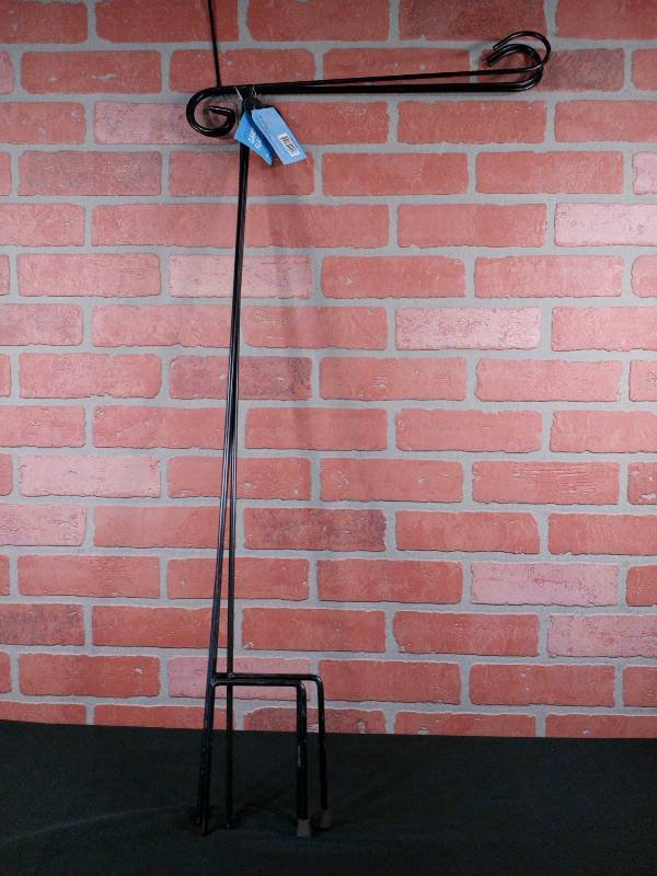 lot 39 image: Magnet Works 91050 Garden Flag Stands