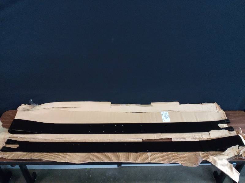 lot 55 image: Freightliner 03-37752-002 Fuel Straps