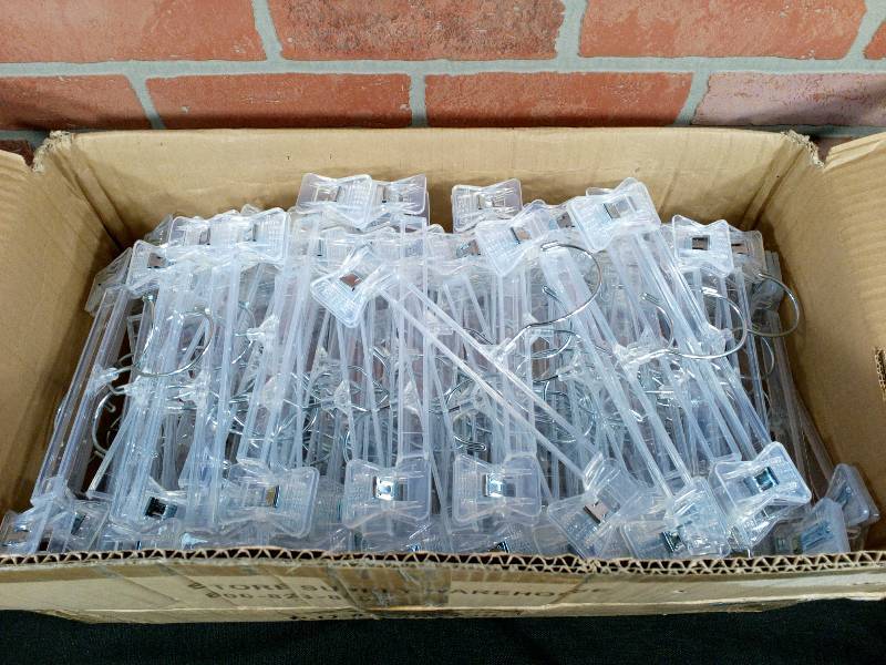 lot 58 image: Skirt  Pants Hangers with Clips 4006120-00
