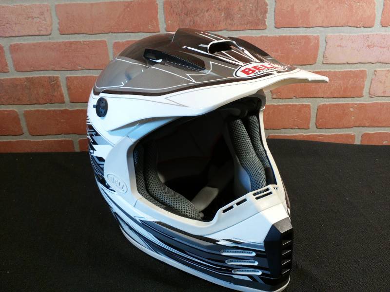 lot 72 image: Bell SC-R Dot Helmet