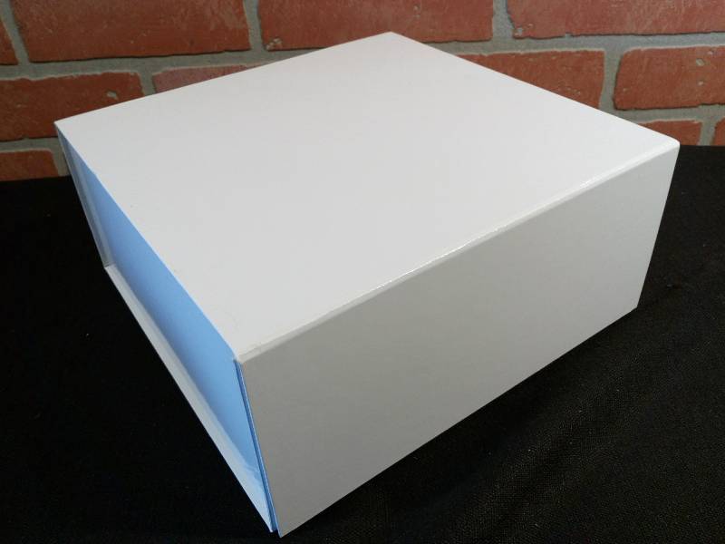 lot 73 image: Quality White Gift Boxes-Sturdy