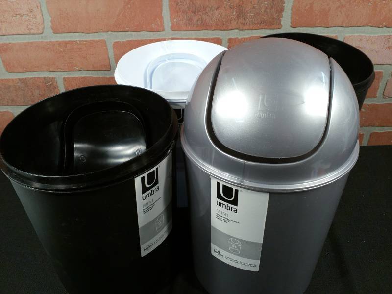 lot 207 image: Umbra Mini Waste Cans w Swing Lids