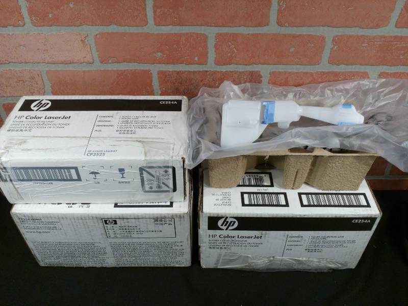 lot 221 image: HP CE254A  CE3525 Toner Cartridge Collection Units