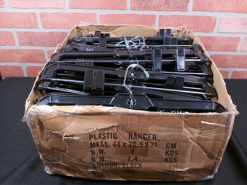 lot 252 image: Plastic Hangers fro Skirts  Pants