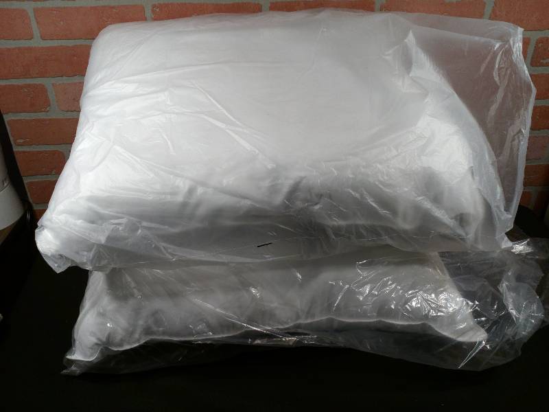 lot 256 image: Wynrest Standard Pillow Hotel Collection Medium
