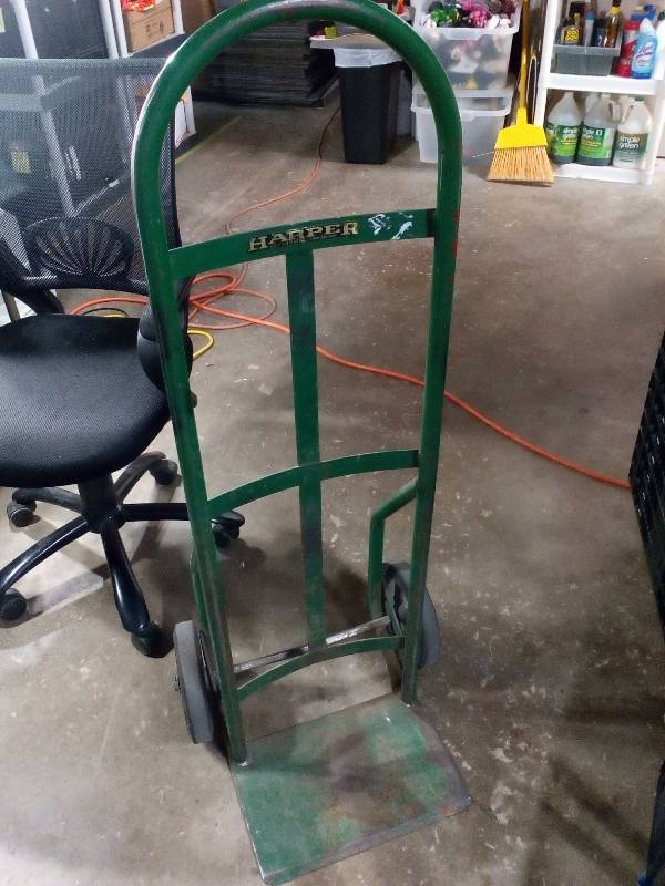lot 289 image: Green Moving Dolly