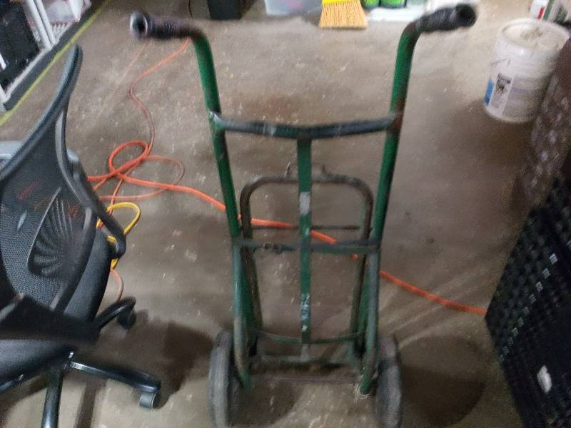 lot 290 image: Green Moving Dolly with platform