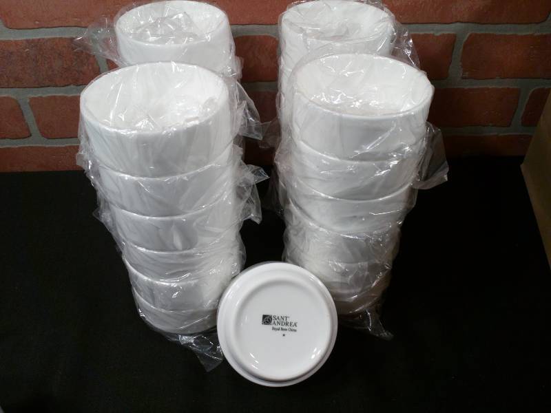 lot 294 image: Sant Andrea Boullion Dishes 8.75oz W6000000705 Royal Bone China