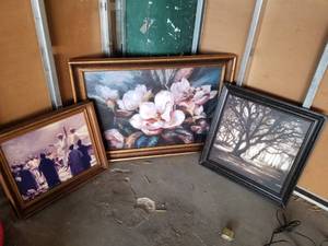 lot 12234 image: Lot of Wall Decor