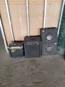 lot 12237 image: Lot of Amps and Speakers