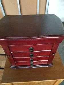 lot 12243 image: Jewelry Box