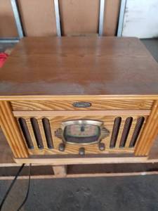 lot 12244 image: Record Player